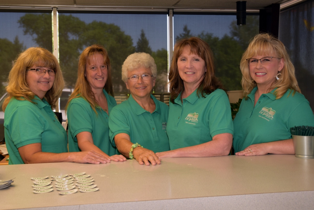 Nancy Jessop, Sonya Zimmerman, Gladys Glaser,Valerie Campbell (Secretaries), Keri Hamula (SecretaryTreasure)